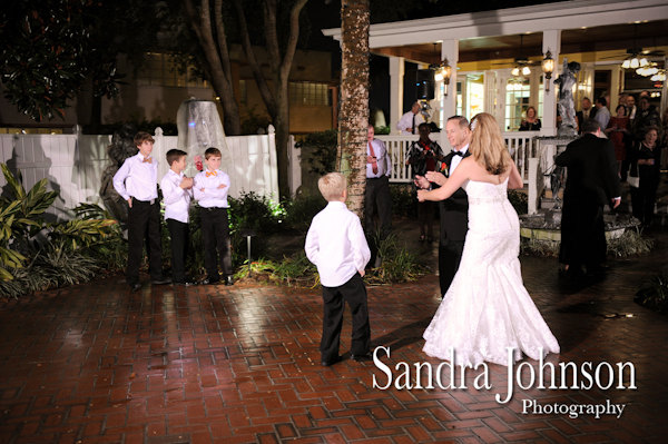 Best Courtyard Lake Lucerne wedding photographer - Sandra Johnson (SJFoto.com)